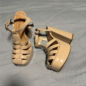 Mega and final sale❗️Like new Platform heels size 7